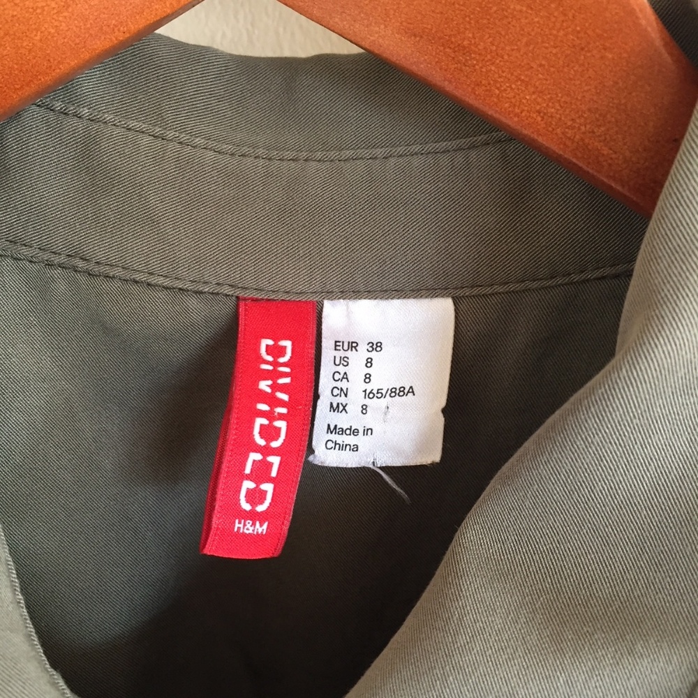 blouse - Picture 2 of 3
